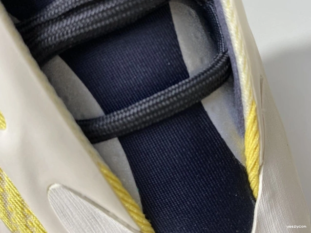 YEEZY 700 SRPHYM
